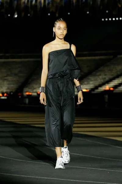 Look 10
